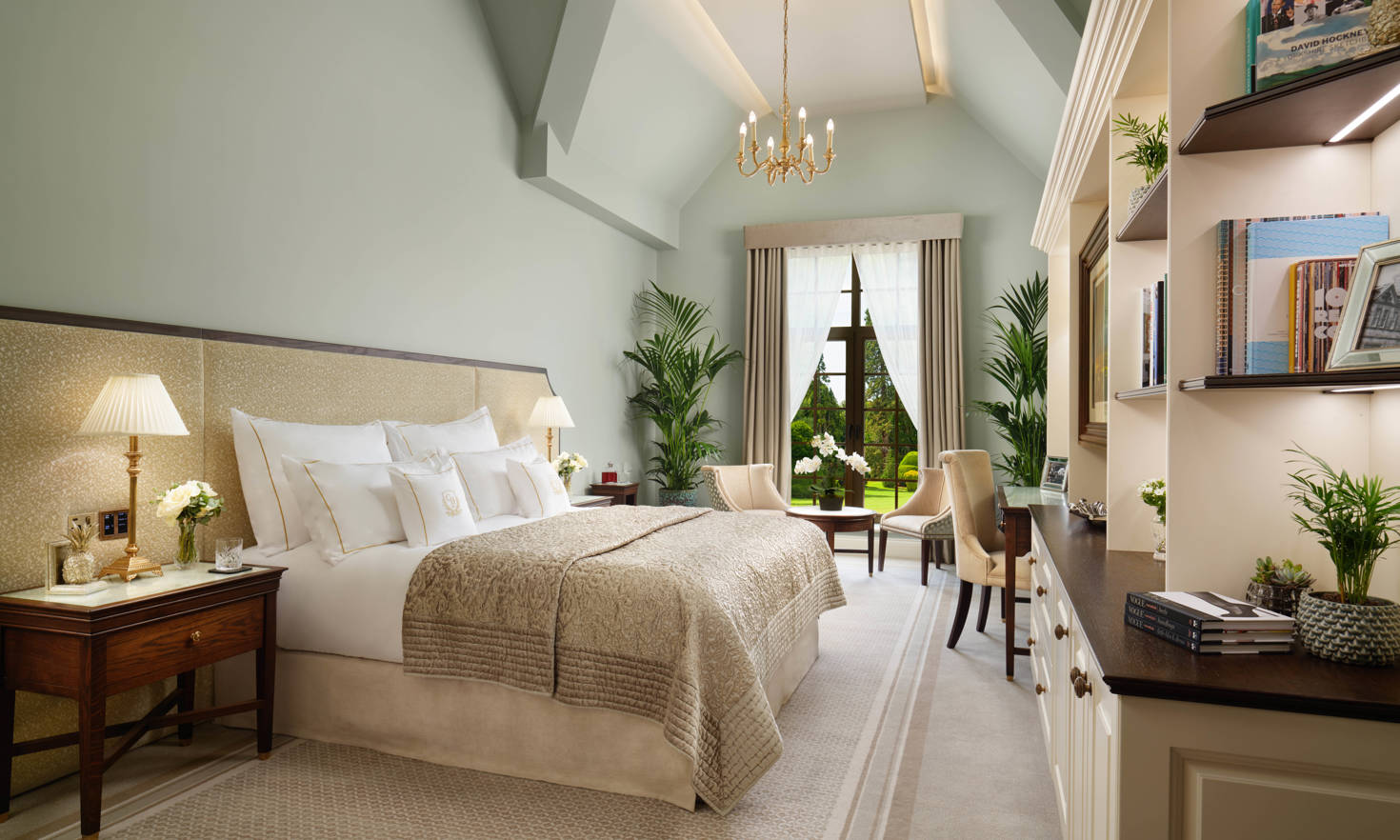 grantleyhall_superior_suite_bedroom_jack_hardy_2019